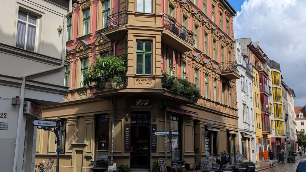 Historisches Eckhaus an Grünstraße und Böttcherstraße in der Altstadt Köpenick