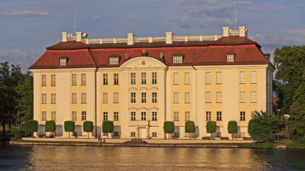 Schloss Köpenick auf der Schlossinsel als Motiv für das Open-Air-Wochenende 2026