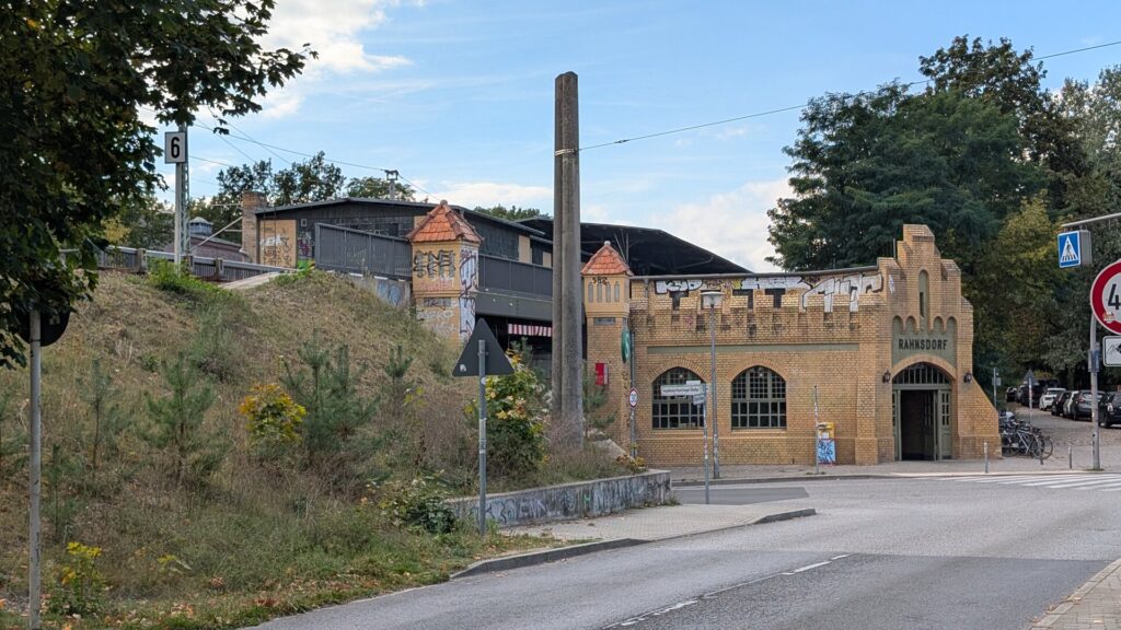 Historisches Bahnhofsgebäude Rahnsdorf am Endpunkt der Woltersdorfer Straßenbahn