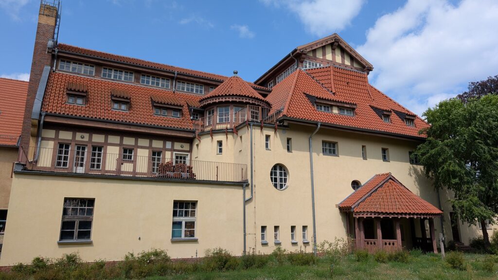 Denkmalgeschütztes Bootshaus in der Regattastraße 239 in Berlin-Grünau