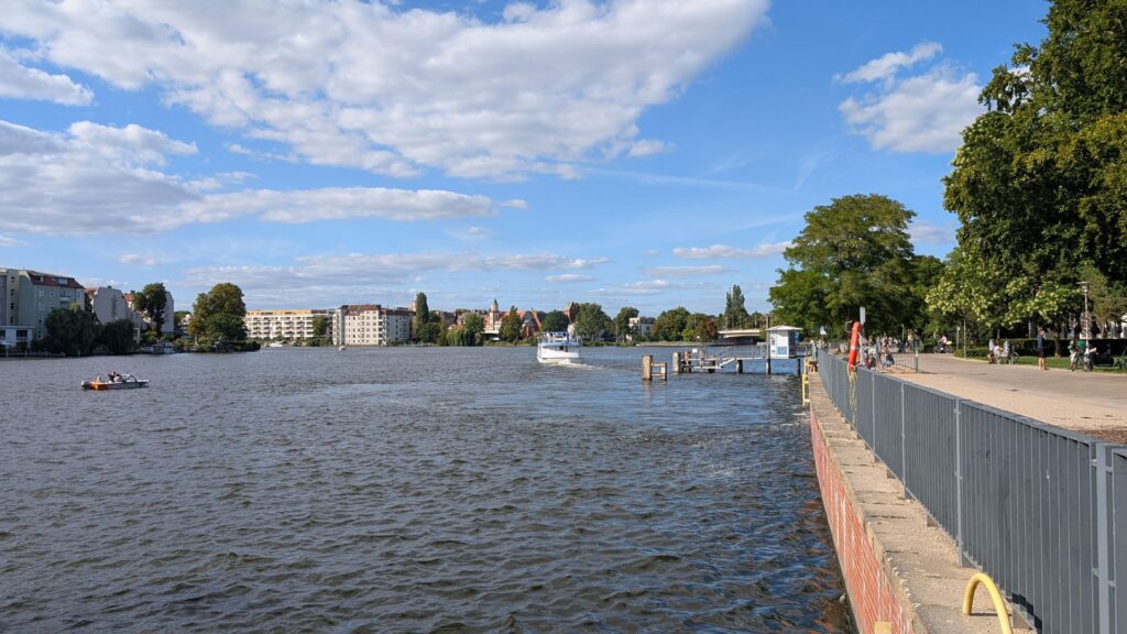 Blick über die Dahme am Luisenhain in Köpenick