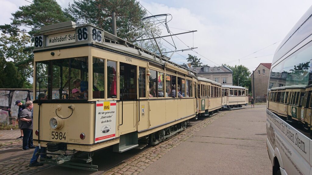 Historische Straßenbahn an der Endhaltestelle Schmöckwitz