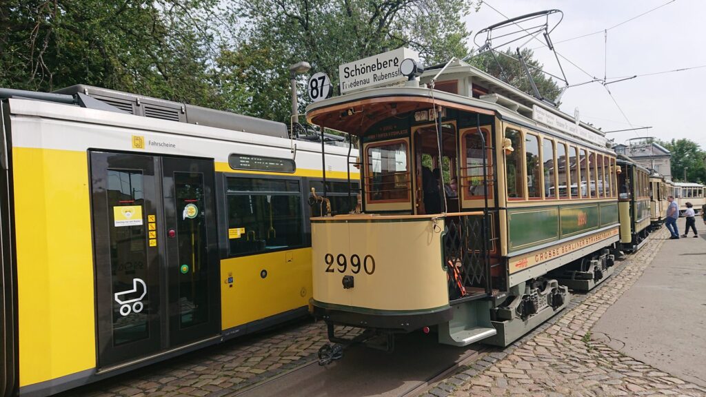 Historische Straßenbahn an der Endhaltestelle Schmöckwitz