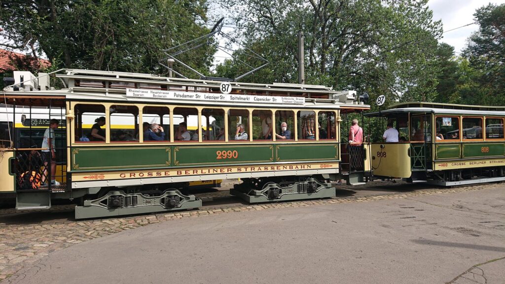 Historische Straßenbahn an der Endhaltestelle Schmöckwitz