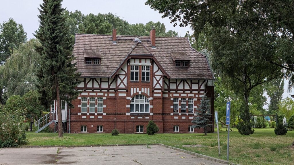 Historisches Fachwerkgebäude auf dem Gelände des Wasserwerks Johannisthal