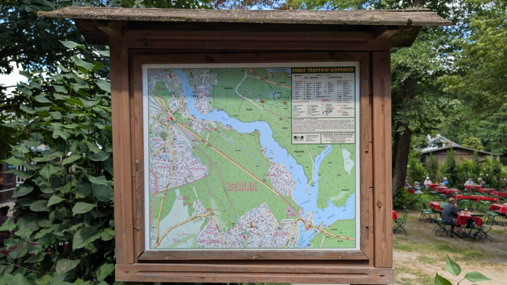 Übersichtskarte und Infotafel nahe Hanffs Ruh im Grünauer Wald.