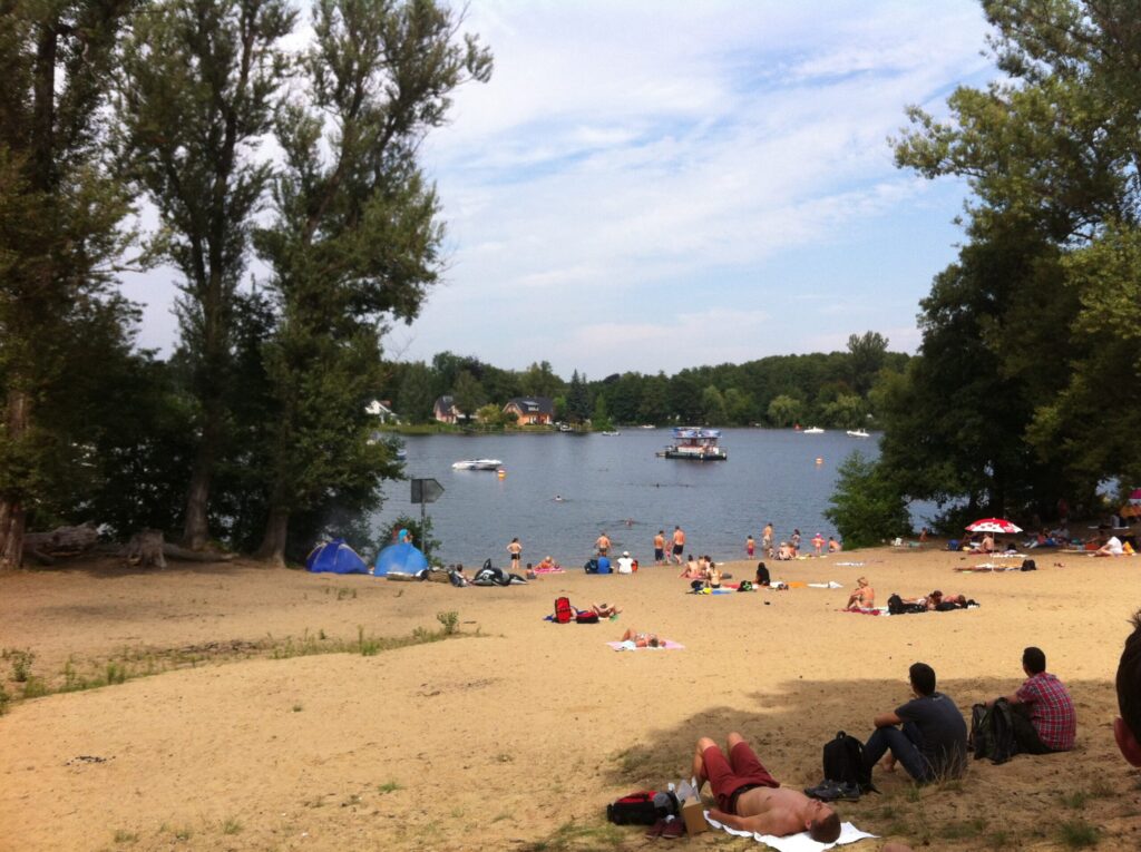Sandstrand und Badestelle am Kleinen Müggelsee in Berlin