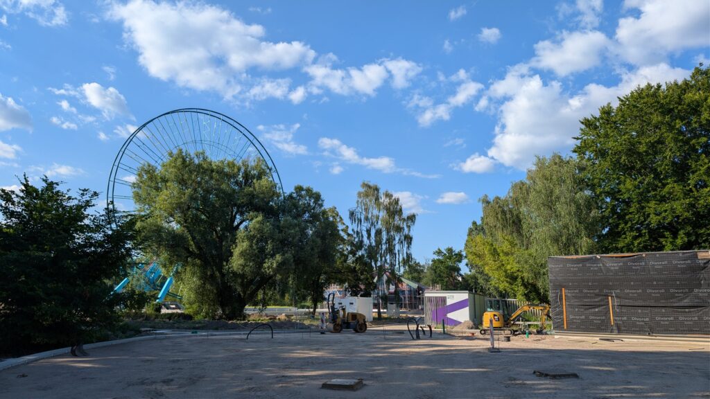 Riesenrad und Baustellenbereich im Spreepark