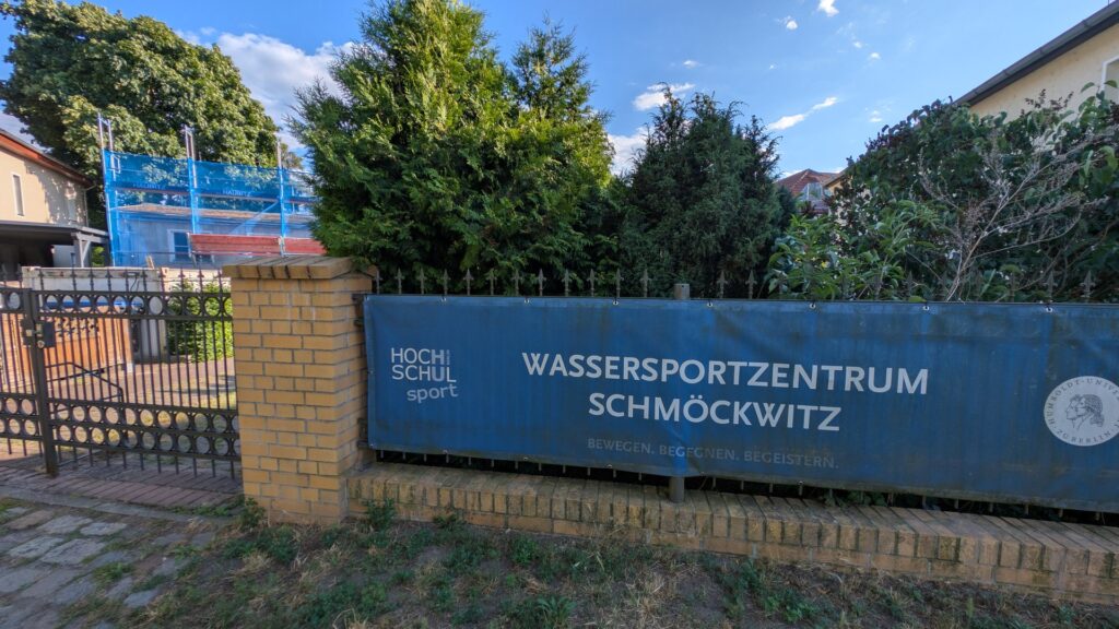 Schild am Eingang zum Wassersportzentrum Schmöckwitz.