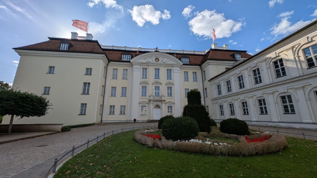 Schloss Köpenick im Innenhof mit barocker Fassade