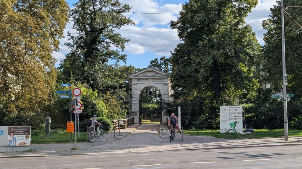 Schlossbrücke und Tor zur Schlossinsel Köpenick
