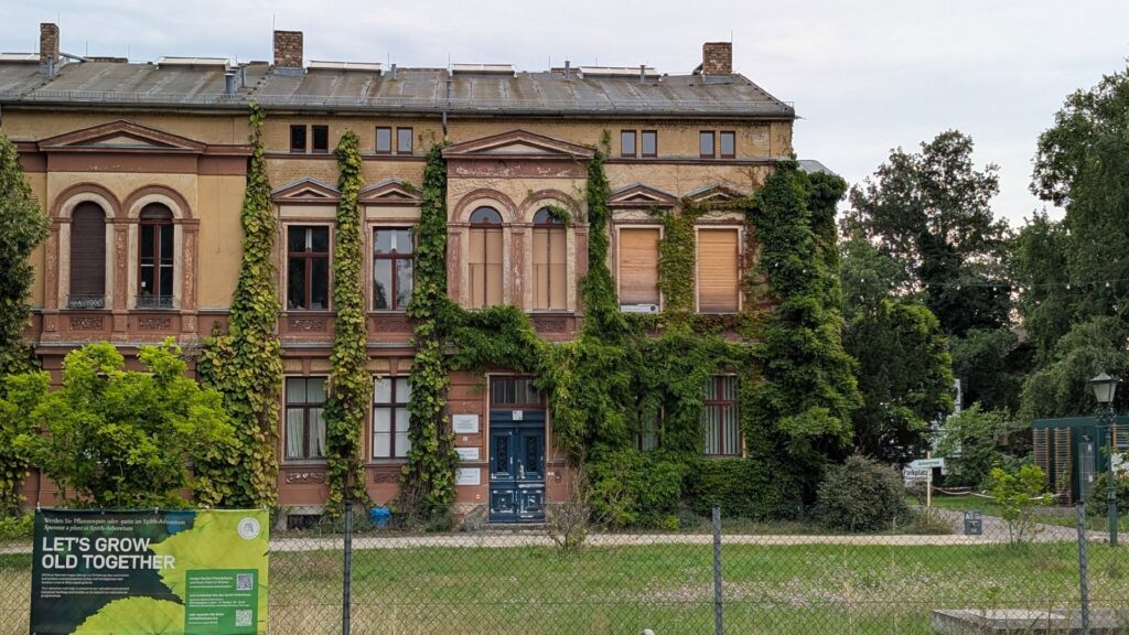 Historisches Gebäude am Späth-Arboretum in Baumschulenweg