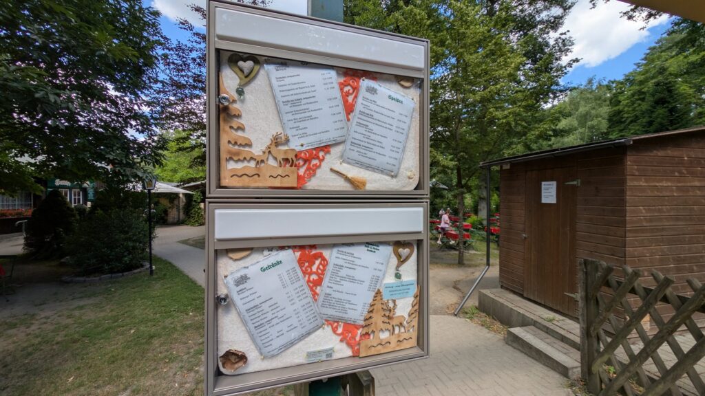 Speisekarten-Aushang der Waldgaststätte Hanffs Ruh.
