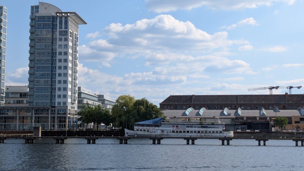 Treptowers am Spreeufer von Alt-Treptow