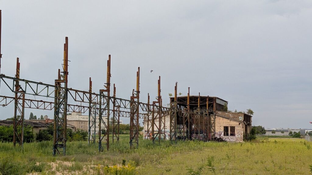 Historische Versuchsbauten im Trudelturm-Umfeld des Aerodynamischen Parks