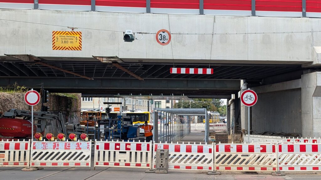 Unterführung und Bauabsperrung am Bahnhof Köpenick