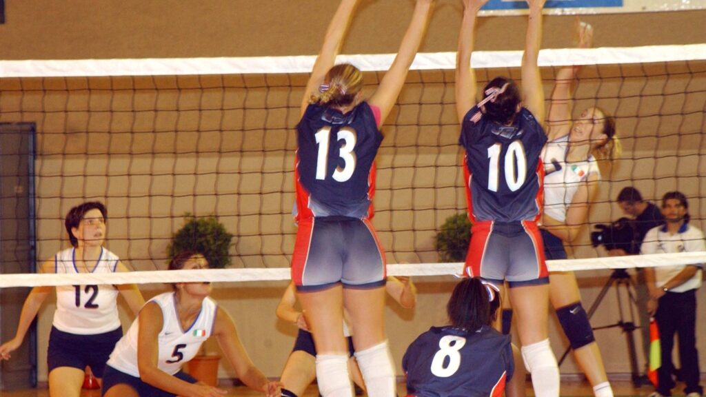 Symbolbild Volleyballspiel am Netz – nicht das konkrete BBSC-Spiel