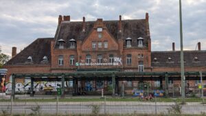 Denkmalgeschütztes Backstein-Empfangsgebäude des S-Bahnhofs Schöneweide