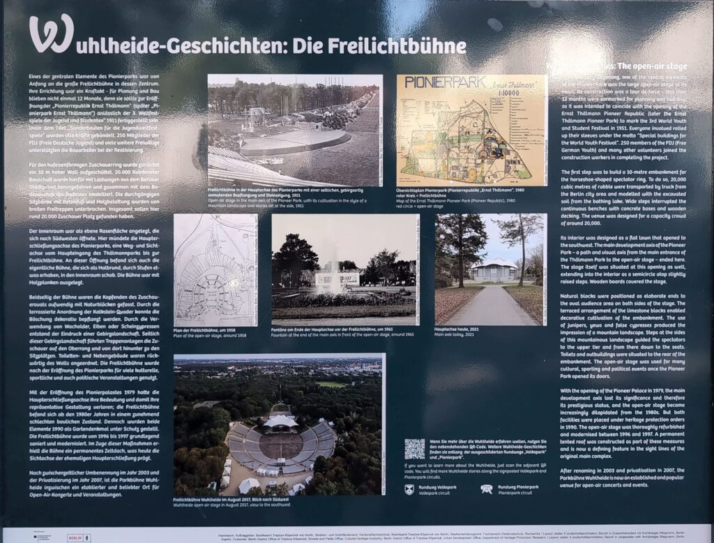 Informationstafel Wuhlheide-Geschichten zur historischen Freilichtbühne