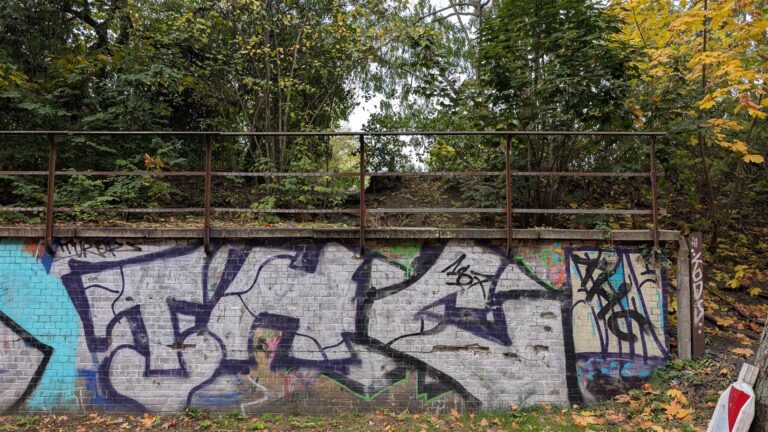 Bahndamm der Görlitzer Bahn an der Kiefholzstraße