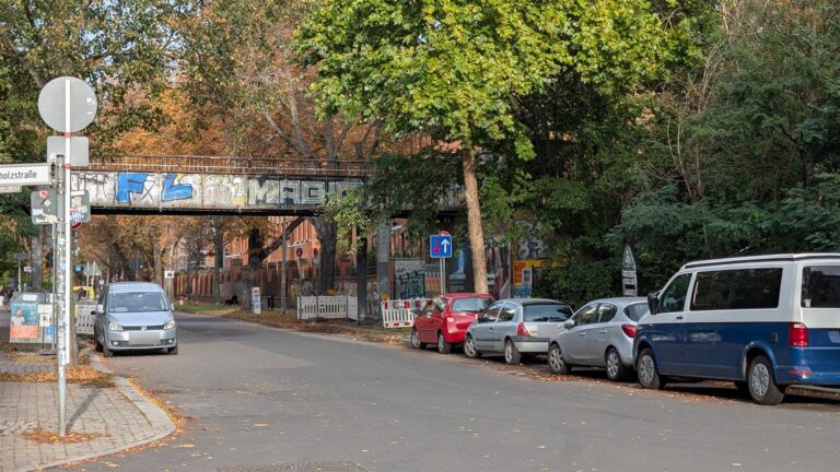 Bouchéstraße, Blickrichtung Nord, alte Gleisbrücken sind zu erkennen