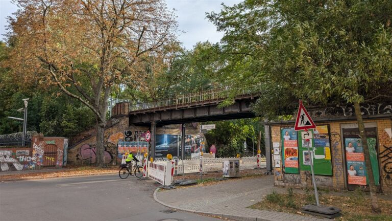 Gleisbrücke über der Bouchéstraße