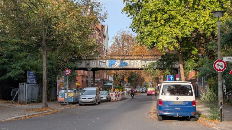 Gleisbrücke über der Bouchéstraße