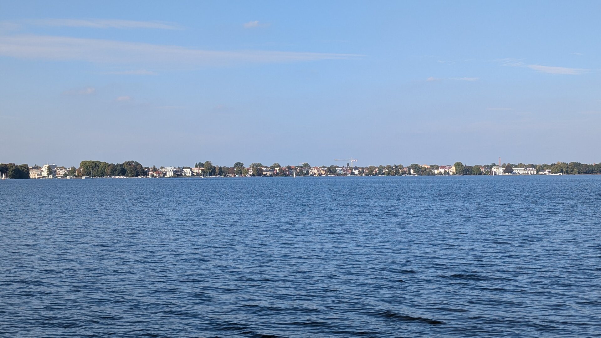 Weiter Blick über den Müggelsee zum nördlichen Ufer