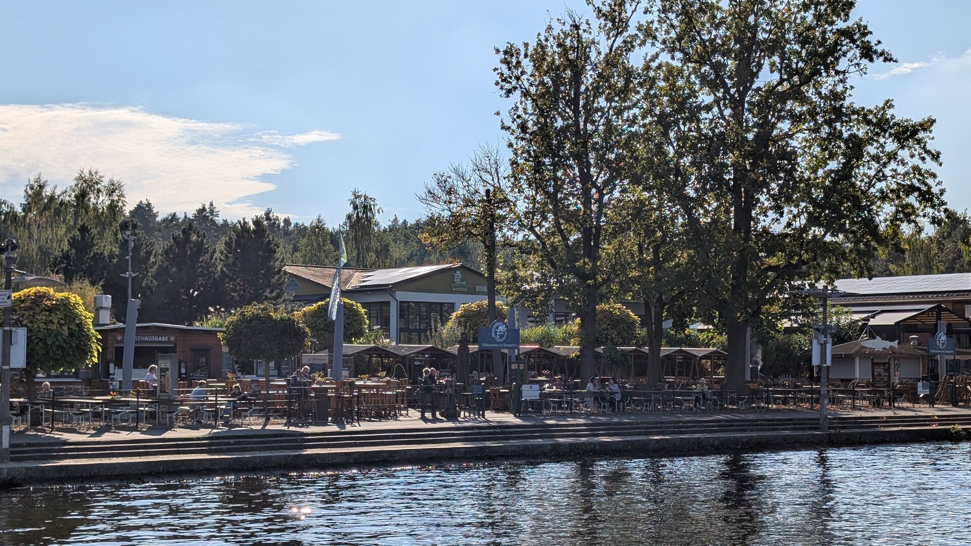 Biergarten von Rübezahl direkt am Ufer des Müggelsees