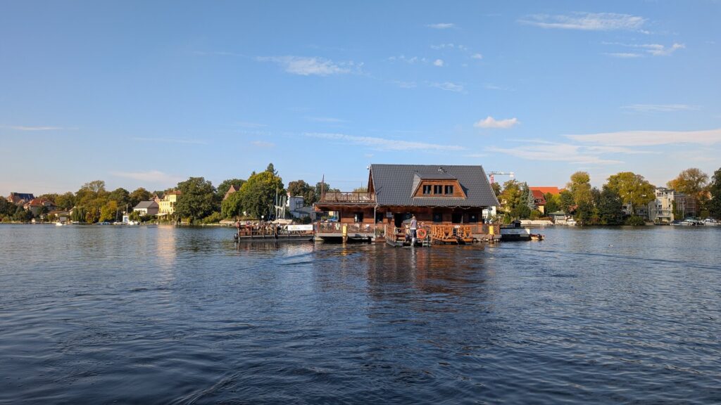 Schwimmendes Restaurant SpreeArche auf der Müggelspree